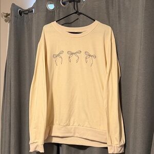 Cream Bow-Graphic Women's Sweatshirt